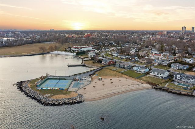 76 Kensington Oval, New Rochelle, NY 10805