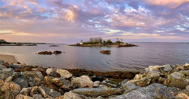 76 Kensington Oval, New Rochelle, NY 10805