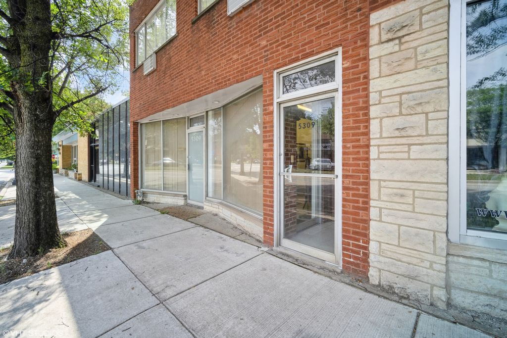 5309 W Devon Avenue FL2, Chicago, IL 60646