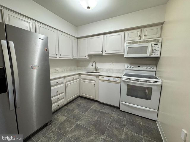 24 ASHLEY CT, Marlton, NJ 08053