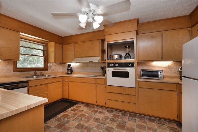403 Stratford Drive, Seneca, SC 29678