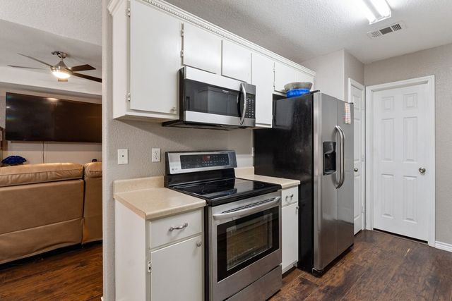 812 Barber Avenue, Cleburne, TX 76031