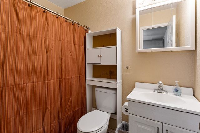 812 Barber Avenue, Cleburne, TX 76031