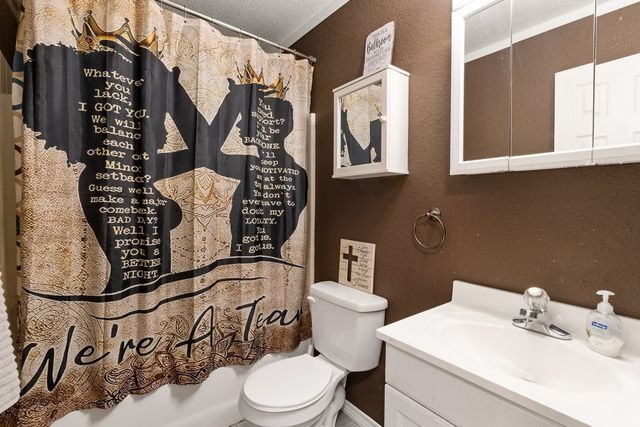 812 Barber Avenue, Cleburne, TX 76031