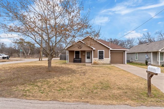 812 Barber Avenue, Cleburne, TX 76031