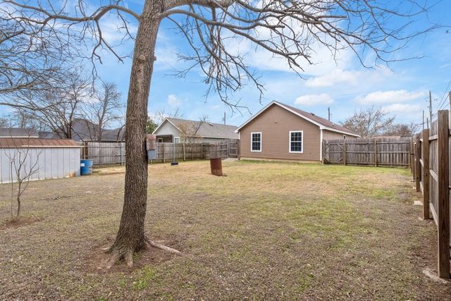 812 Barber Avenue, Cleburne, TX 76031
