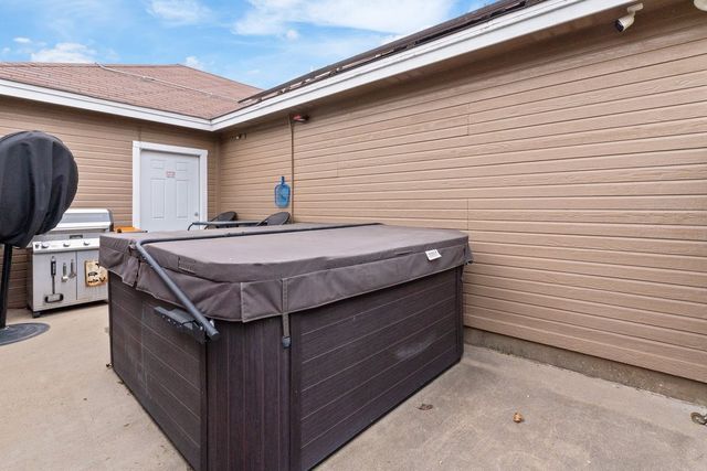 812 Barber Avenue, Cleburne, TX 76031