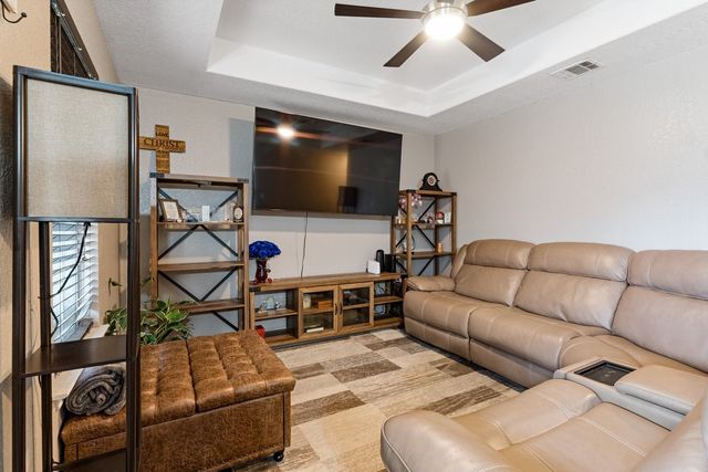 812 Barber Avenue, Cleburne, TX 76031