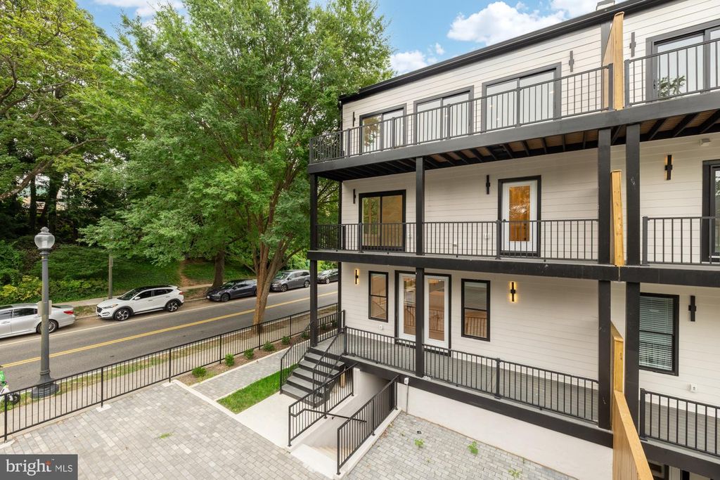 1600 37TH ST NW, Washington, DC 20007
