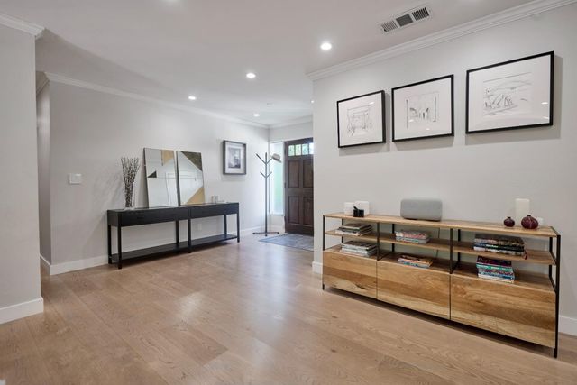 470 Martinsen Court, Palo Alto, CA 94306