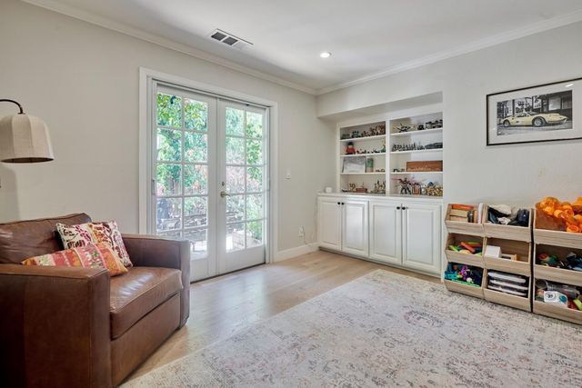 470 Martinsen Court, Palo Alto, CA 94306