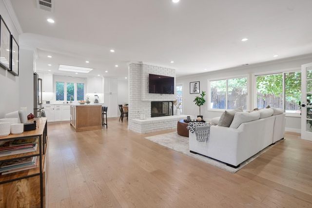 470 Martinsen Court, Palo Alto, CA 94306