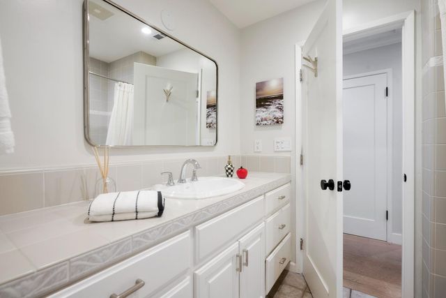 470 Martinsen Court, Palo Alto, CA 94306