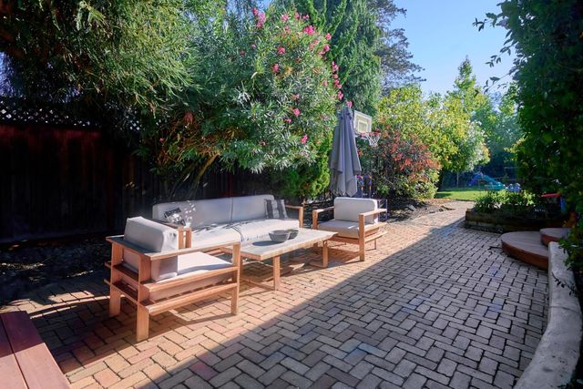 470 Martinsen Court, Palo Alto, CA 94306