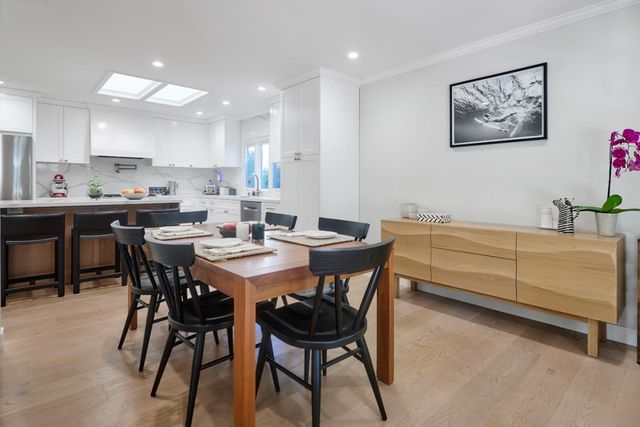 470 Martinsen Court, Palo Alto, CA 94306