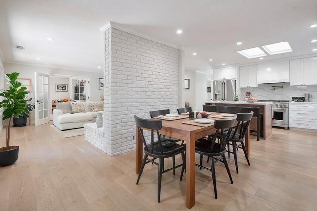 470 Martinsen Court, Palo Alto, CA 94306
