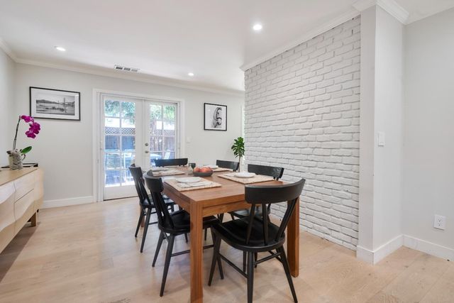 470 Martinsen Court, Palo Alto, CA 94306