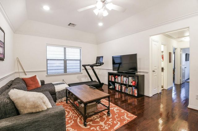 1111 W 26th Street, Houston, TX 77008