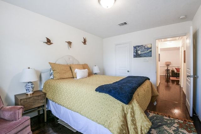 1111 W 26th Street, Houston, TX 77008