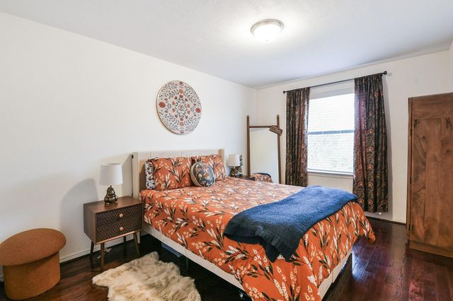 1111 W 26th Street, Houston, TX 77008