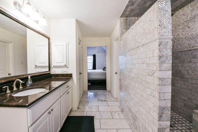 1111 W 26th Street, Houston, TX 77008