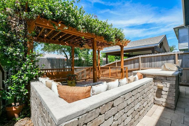 1111 W 26th Street, Houston, TX 77008
