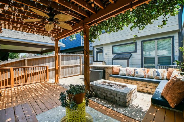 1111 W 26th Street, Houston, TX 77008
