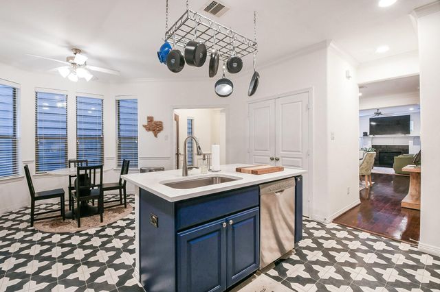 1111 W 26th Street, Houston, TX 77008