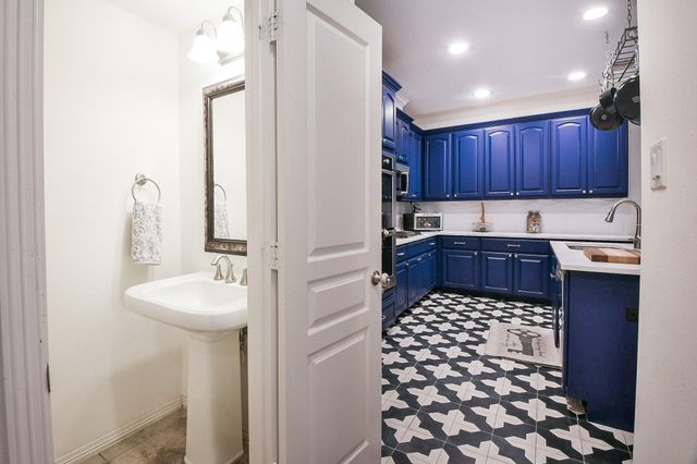 1111 W 26th Street, Houston, TX 77008