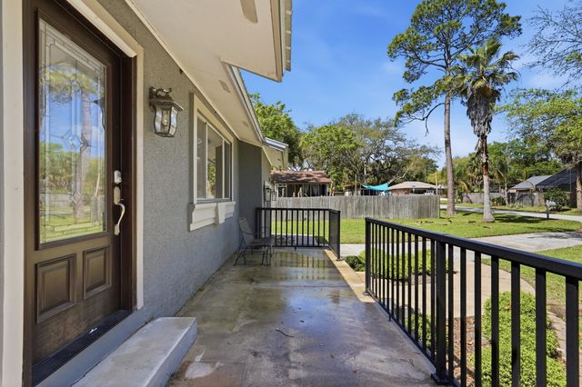 904 Alicante Rd, St Augustine, FL 32086