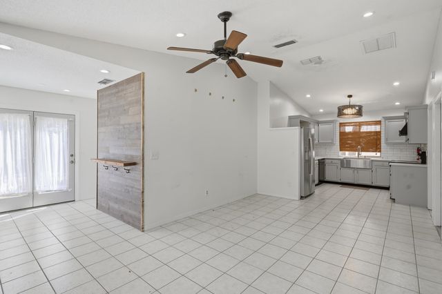 904 Alicante Rd, St Augustine, FL 32086