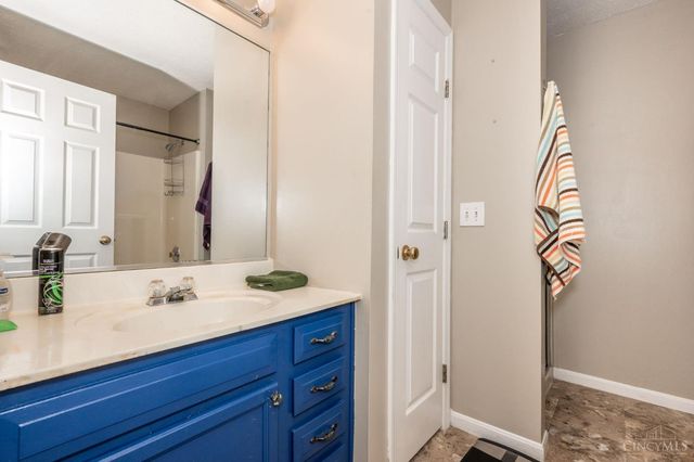 910 Hamlin Drive, Hamilton Twp, OH 45039