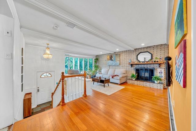 26 Beach St, Malden, MA 02148