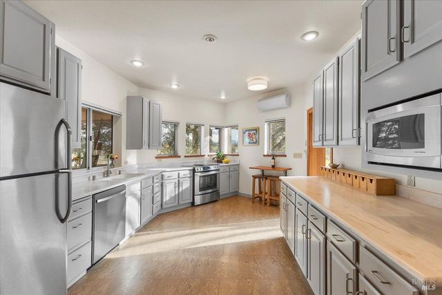 910-920 Lytton Springs Rd, Healdsburg, CA 95448