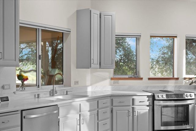 910-920 Lytton Springs Rd, Healdsburg, CA 95448