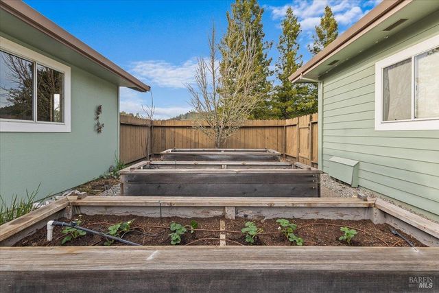 910-920 Lytton Springs Rd, Healdsburg, CA 95448