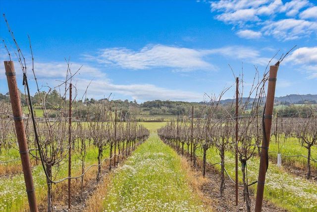 910-920 Lytton Springs Rd, Healdsburg, CA 95448