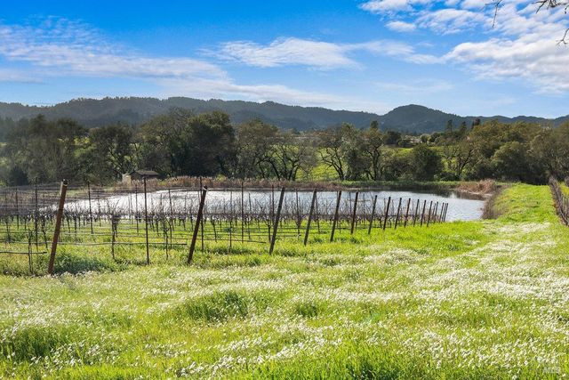 910-920 Lytton Springs Rd, Healdsburg, CA 95448