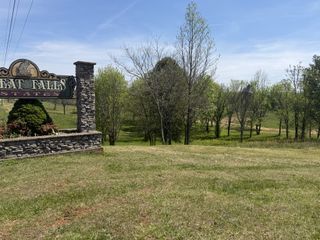 11527 McMinnville Hwy, Walling, TN 38587