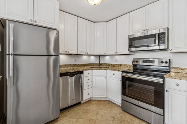 111 E Chestnut Street 20B, Chicago, IL 60611