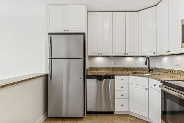 111 E Chestnut Street 20B, Chicago, IL 60611