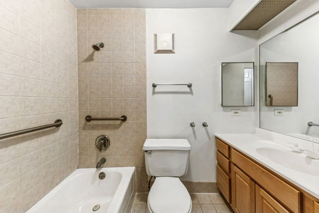 111 E Chestnut Street 20B, Chicago, IL 60611