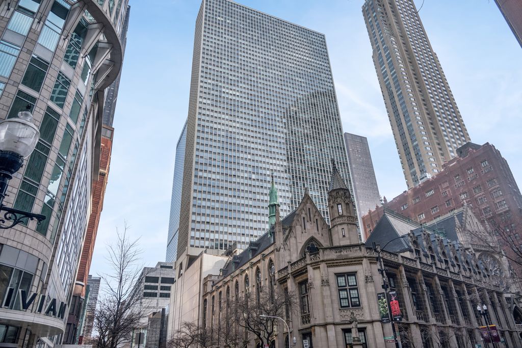 111 E Chestnut Street 20B, Chicago, IL 60611