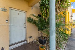 1613 NW 16th St E, Miami, FL 33125
