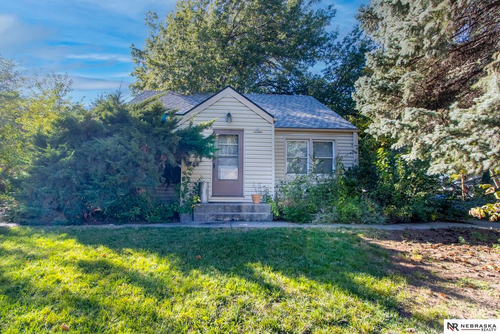 601 S 40th Street, Lincoln, NE 68510