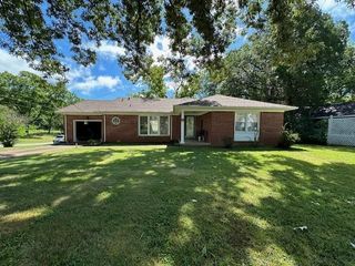 186 N Forrest Ave, Camden, TN 38320