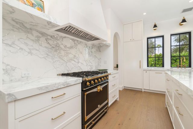 302 E Lakewood Road, West Palm Beach, FL 33405