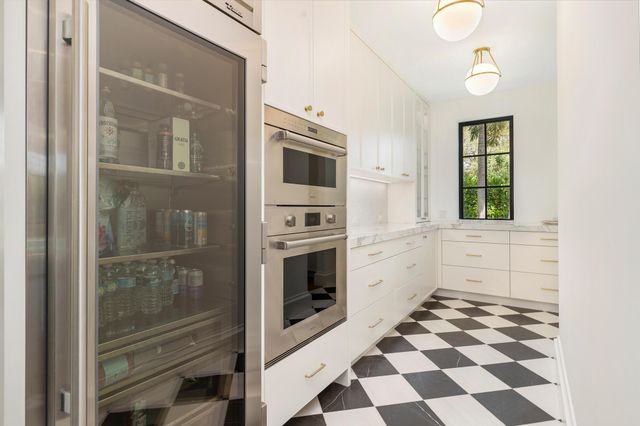 302 E Lakewood Road, West Palm Beach, FL 33405