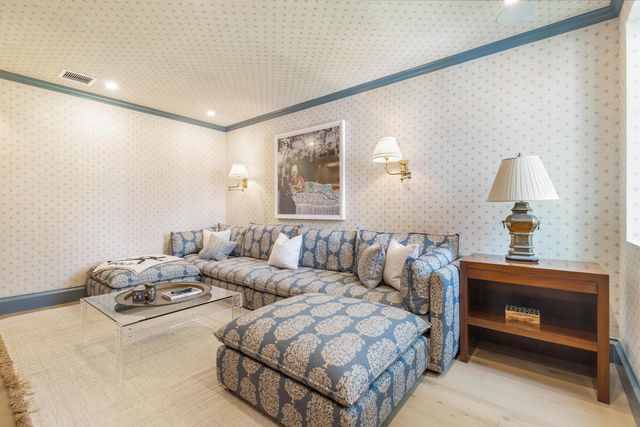 302 E Lakewood Road, West Palm Beach, FL 33405