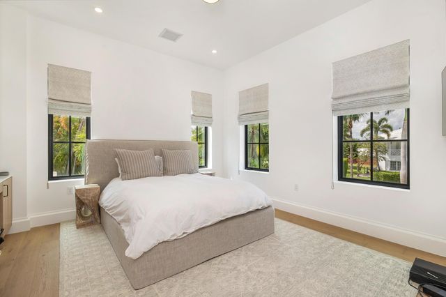 302 E Lakewood Road, West Palm Beach, FL 33405